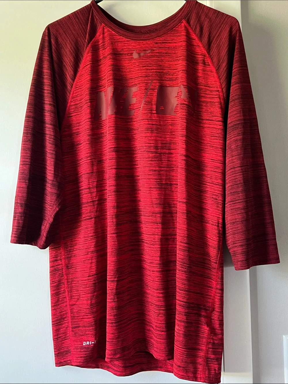 Nike Red Heathered 3/4 Sleeve Athletic Tee - Picture 1 of 1